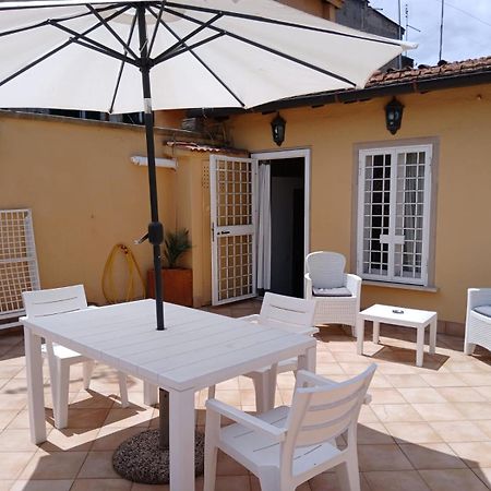 Attico Con Terrazza Santa Cecilia Apartment Rome Exterior photo