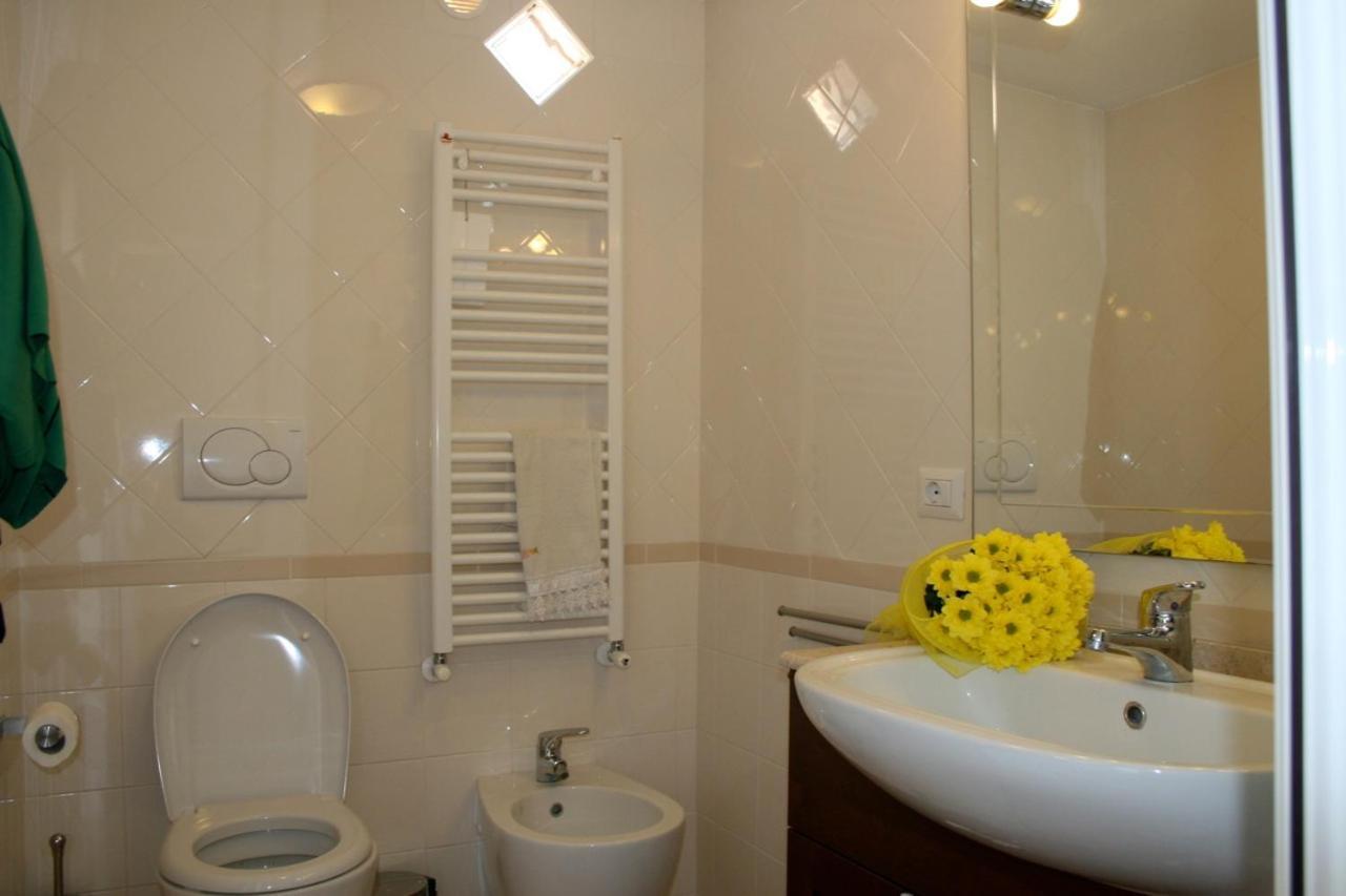 Attico Con Terrazza Santa Cecilia Apartment Rome Exterior photo
